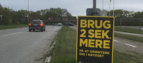 Brug 2 sekunder mere ved vejkrydset – det redder liv og lemmer
